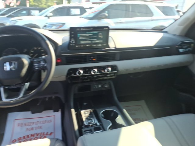 Used 2025 Honda Pilot EX-L image 10