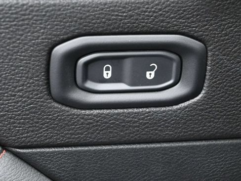 Used 2020 Jeep Gladiator Rubicon AWD/4WD image 11