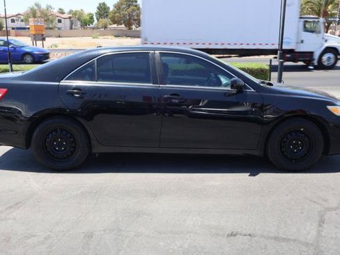 Used 2011 Toyota Camry LE FWD image 8