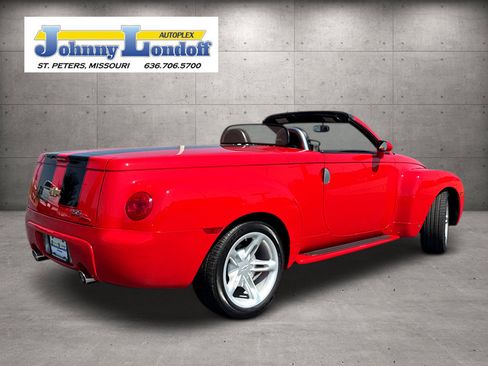 Used 2006 Chevrolet SSR w/ Preferred Equipment Group RWD image 2