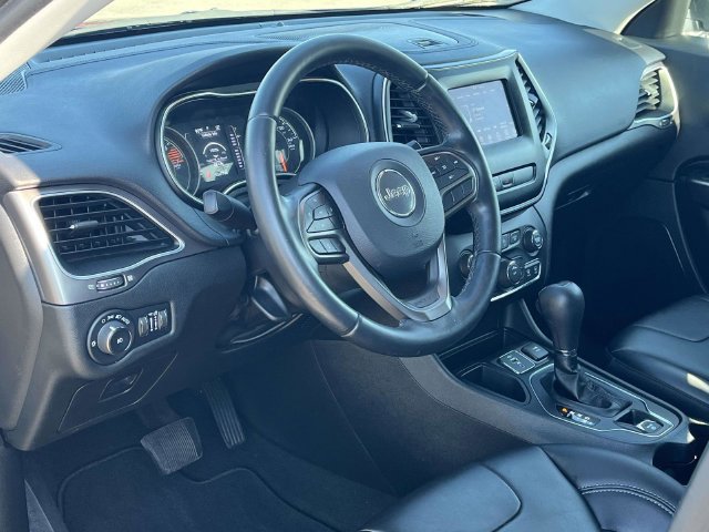 Used 2019 Jeep Cherokee Latitude Plus FWD image 12