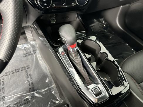 Used 2025 Chevrolet Trax RS w/ Driver Confidence Package image 17