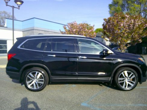 Used 2017 Honda Pilot Touring image 9