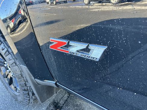 Used 2022 Chevrolet Colorado Z71 w/ Z71 Midnight Edition image 13