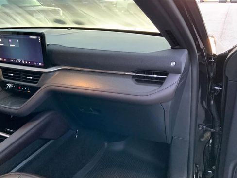 Used 2025 Ford Explorer Platinum image 18