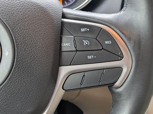 Used 2020 Jeep Grand Cherokee Limited w/ Luxury Group II RWD image 23