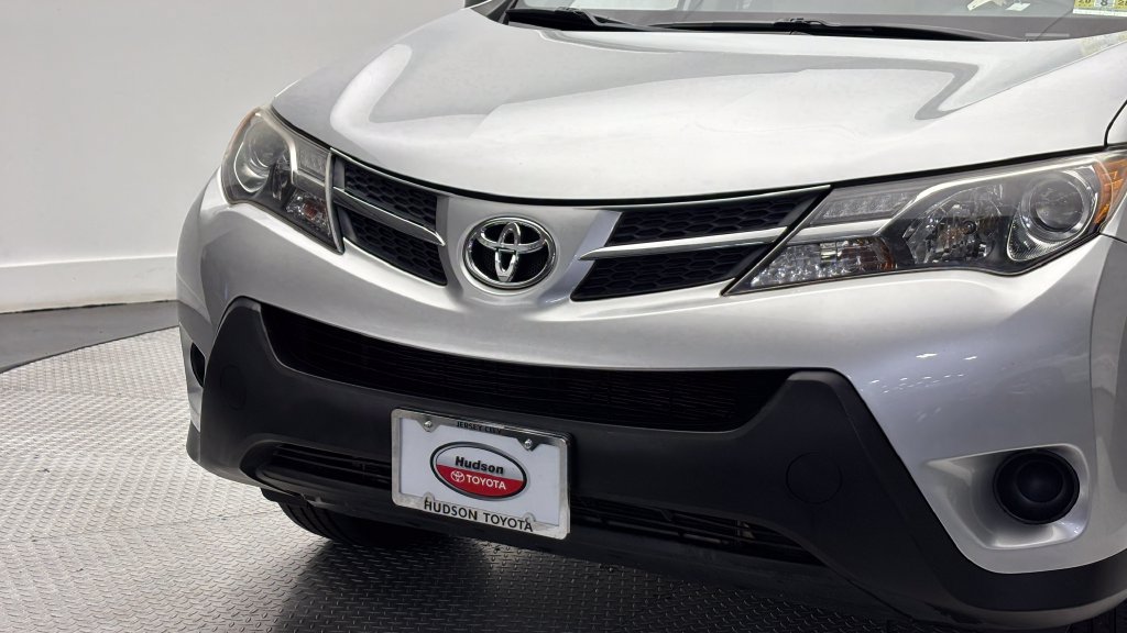 Used 2015 Toyota RAV4 LE AWD/4WD image 2