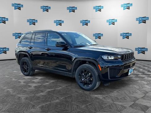 New 2026 Jeep Grand Cherokee Altitude image 7