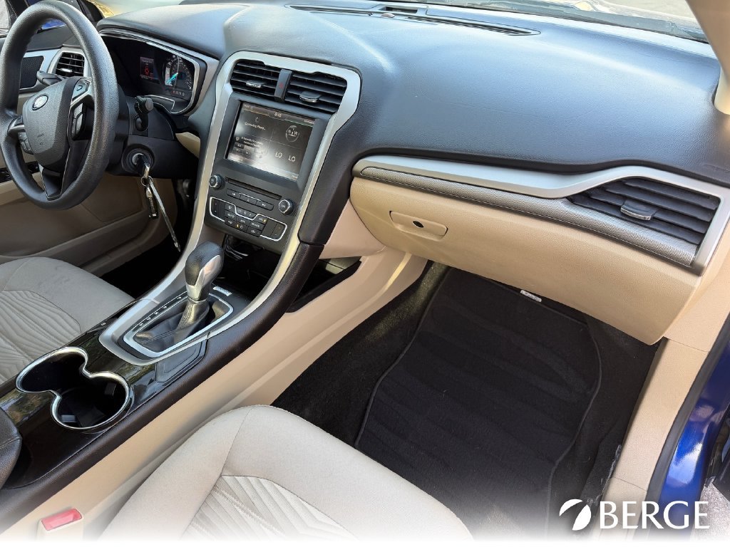 Used 2016 Ford Fusion SE FWD image 21