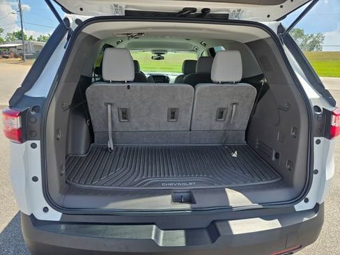 Used 2021 Chevrolet Traverse LT FWD image 23