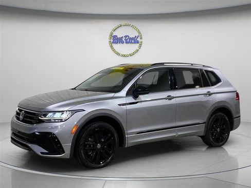 Used 2022 Volkswagen Tiguan SE R-Line image 2