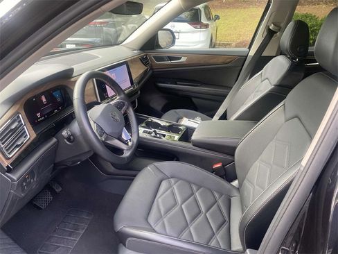 Used 2024 Volkswagen Atlas SE image 29