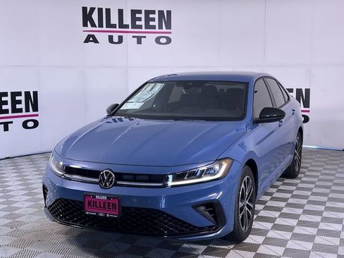 New 2025 Volkswagen Jetta SE image 3