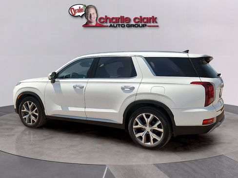 Used 2022 Hyundai Palisade SEL w/ Premium Package FWD image 2