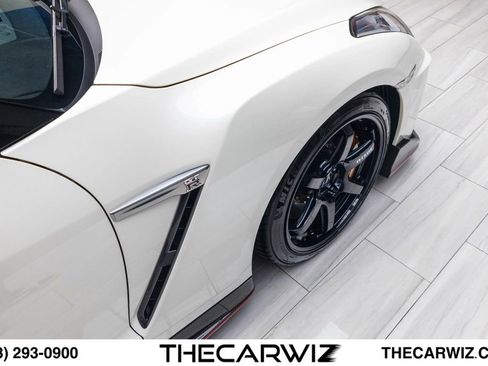 Used 2018 Nissan GT-R NISMO AWD/4WD image 37
