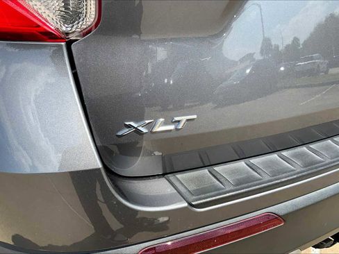 Used 2022 Ford Explorer XLT w/ Equipment Group 202A image 9