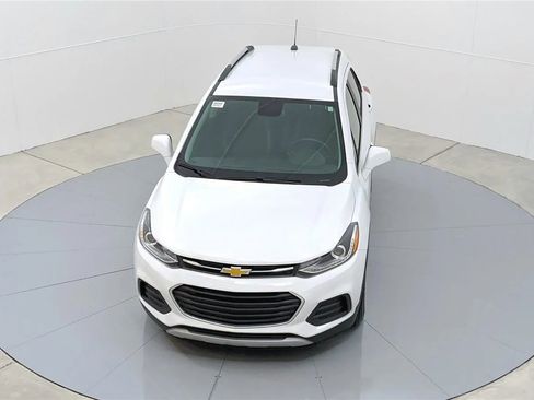 Used 2018 Chevrolet Trax LT w/ LT Convenience Package image 12