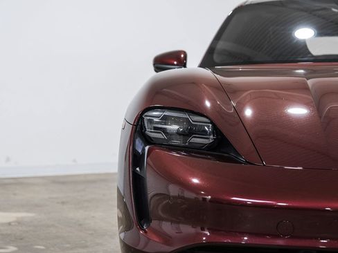 Used 2021 Porsche Taycan 4S w/ Premium Package image 46