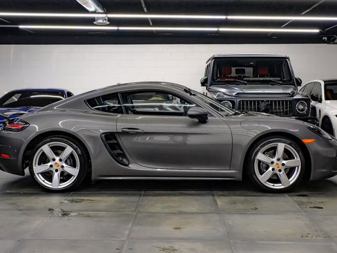 Used 2022 Porsche 718 Cayman image 11