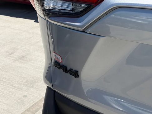 Used 2025 Toyota RAV4 XLE AWD/4WD image 4