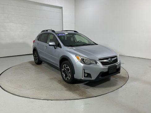 Used 2016 Subaru Crosstrek 2.0i Premium w/ Moonroof Package AWD/4WD image 2