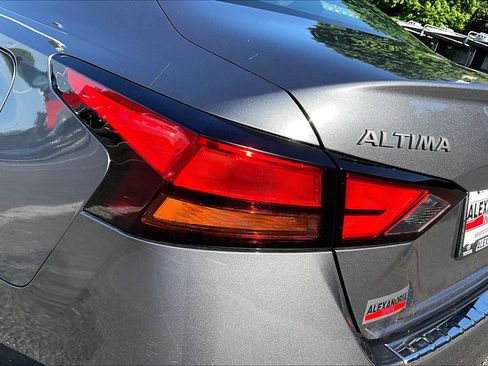 Used 2023 Nissan Altima 2.5 SV w/ SV Premium Package AWD/4WD image 28