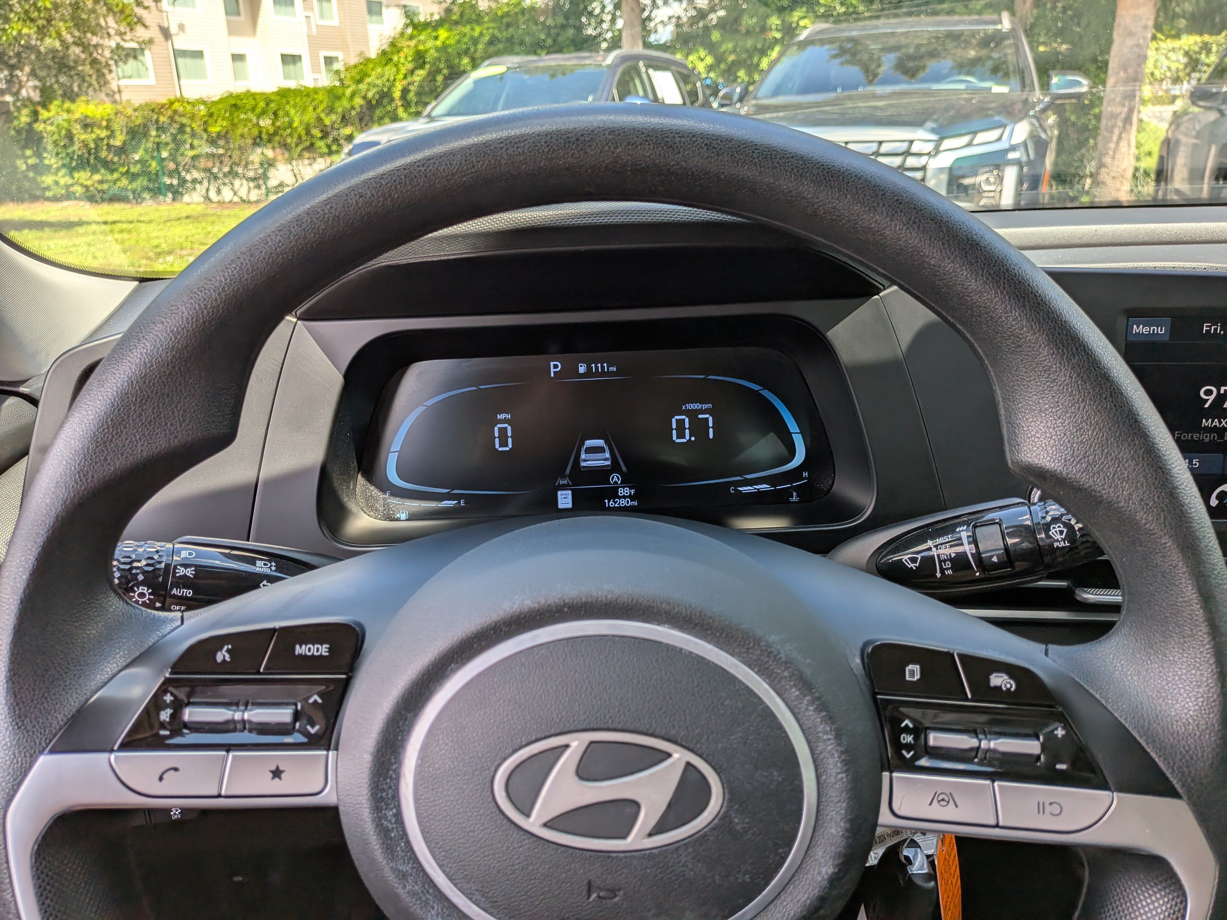 Used 2024 Hyundai Elantra SE FWD image 25