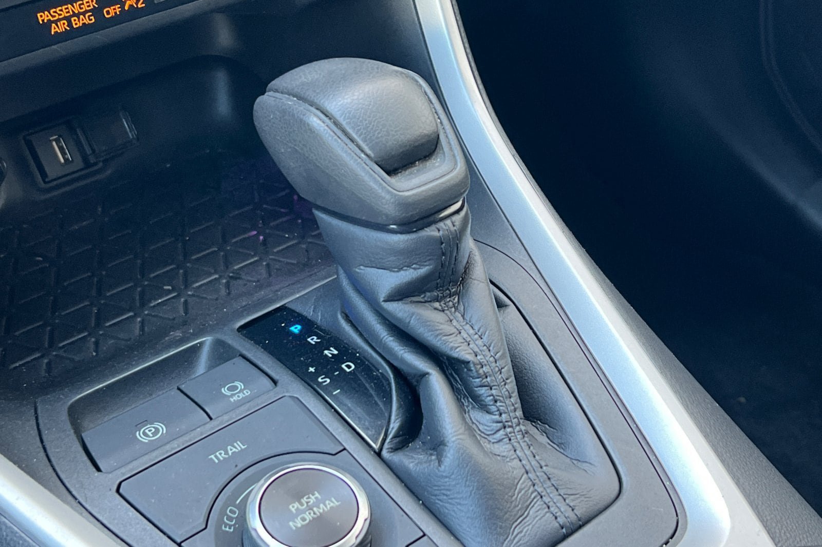 Certified 2021 Toyota RAV4 LE AWD/4WD image 21