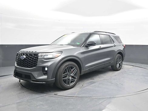 Used 2025 Ford Explorer ST-Line w/ ST-Line Street Pack AWD/4WD image 5