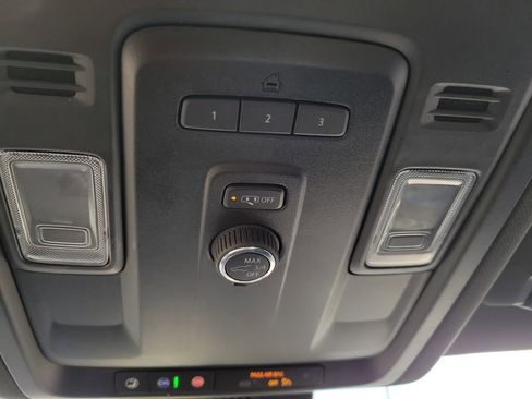 Used 2024 Chevrolet Suburban LT image 38