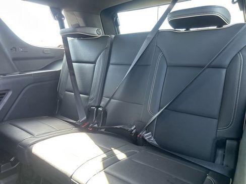 Used 2023 GMC Yukon SLT image 29