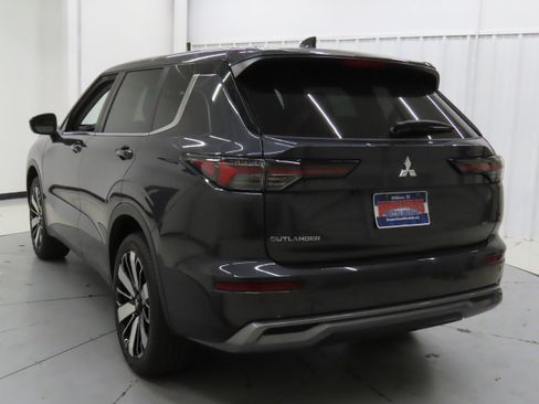 New 2025 Mitsubishi Outlander SE image 5