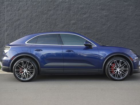 Certified 2025 Porsche Macan 4S Electric image 8