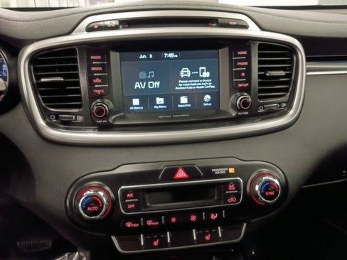Used 2019 Kia Sorento FWD V6 w/ LX V6 Convenience Package image 17