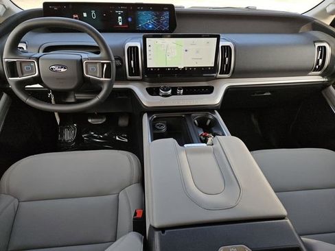 New 2026 Ford Expedition Active image 5