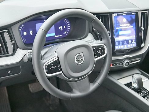 Certified 2025 Volvo XC60 B5 Plus AWD/4WD image 13