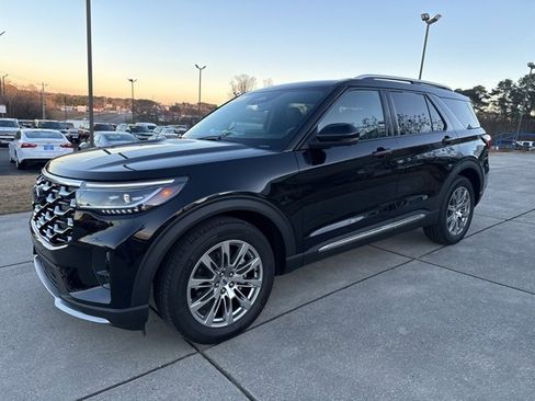 Used 2025 Ford Explorer Platinum image 3