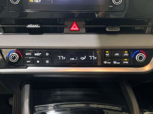 Used 2023 Kia Sportage LX image 18