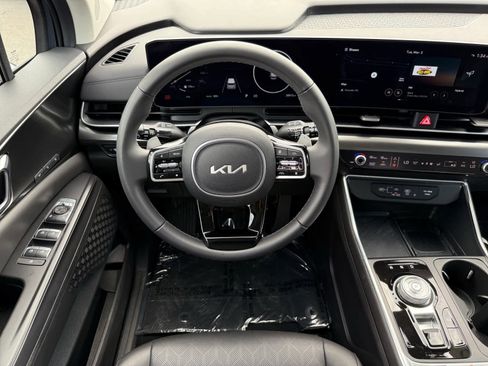 Used 2025 Kia Carnival SX w/ SX Dark Edition Package image 14