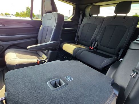 New 2025 Jeep Grand Cherokee L Laredo w/ Luxury Tech Group I image 22