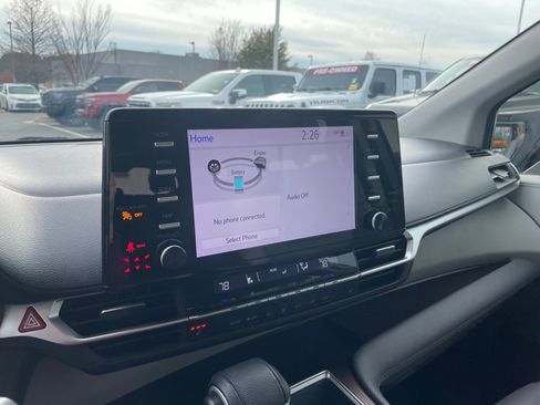 Used 2024 Toyota Sienna XLE image 16