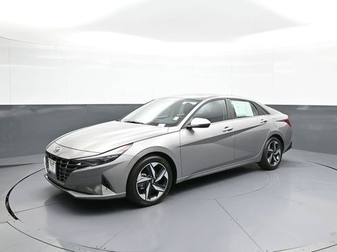 Certified 2023 Hyundai Elantra Limited w/ Preferred Accessory Package FWD image 10