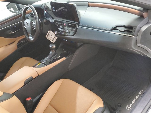 Used 2025 Lexus ES 300h w/ Premium Package FWD image 32