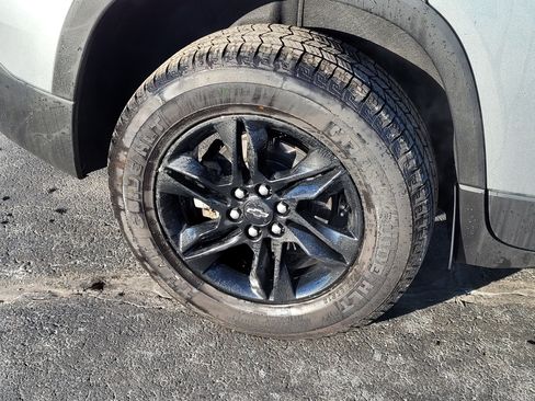 Used 2023 Chevrolet Traverse LT w/ Midnight/Sport Edition image 10