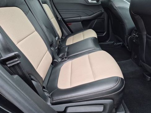Used 2021 Ford Escape Titanium w/ Titanium Elite Package AWD/4WD image 17