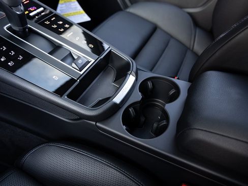 New 2026 Porsche Macan image 19