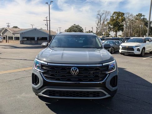Used 2024 Volkswagen Atlas Cross Sport SE image 2