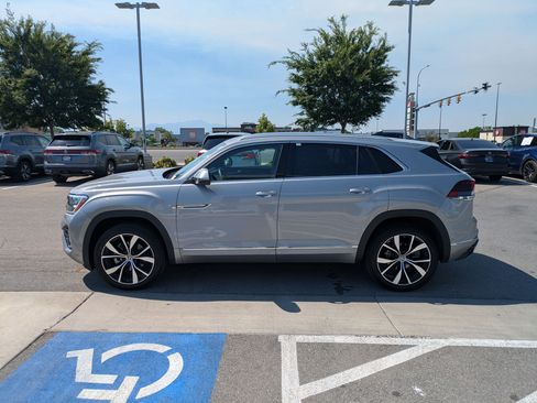 Used 2024 Volkswagen Atlas Cross Sport SEL Premium R-Line AWD/4WD image 10