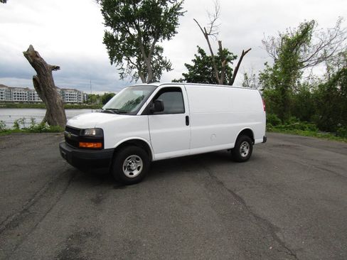 Used 2021 Chevrolet Express 2500 w/ Driver Convenience Package RWD image 2
