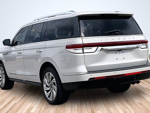 Used 2022 Lincoln Navigator Reserve AWD/4WD image 13